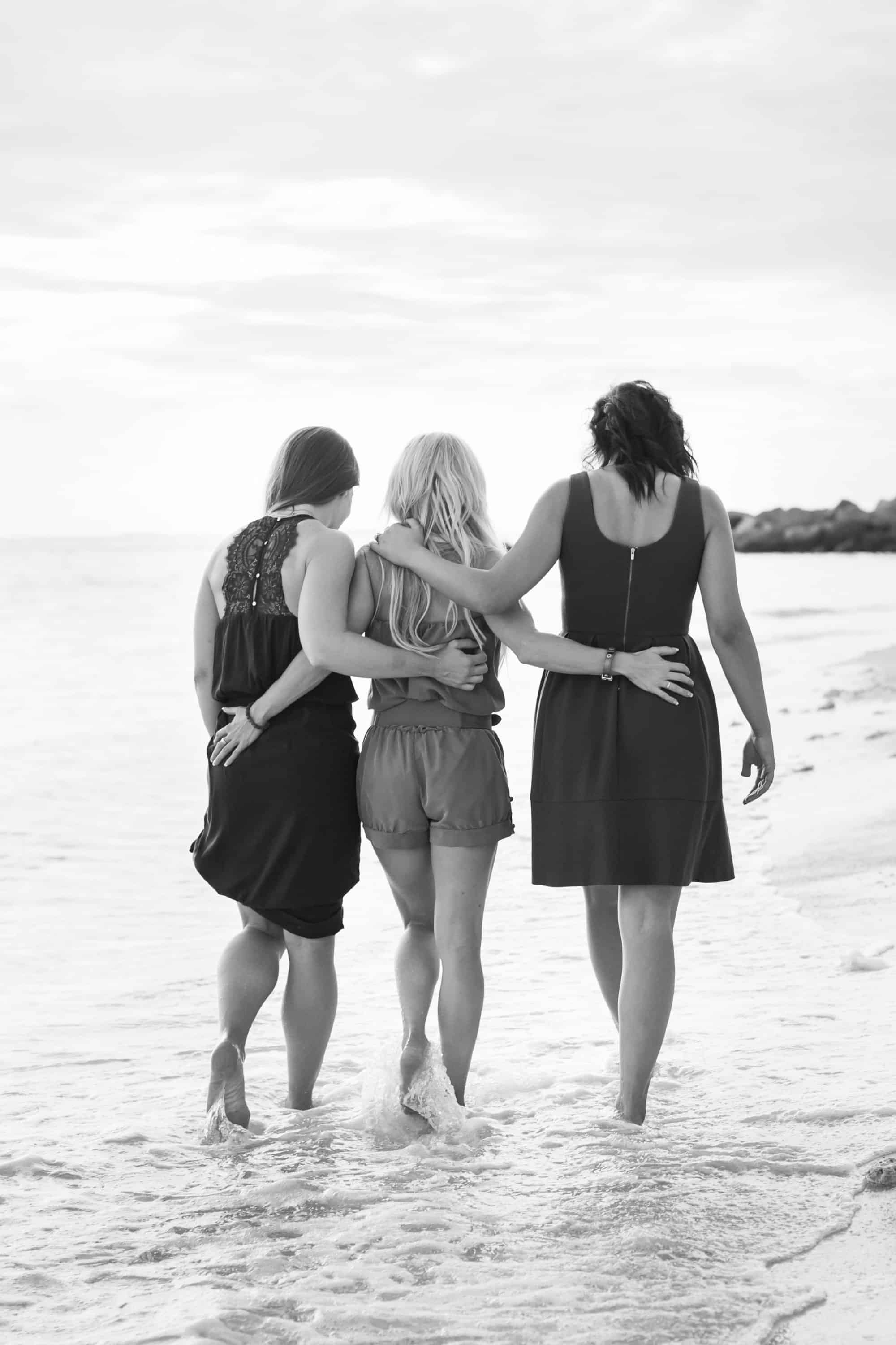 Group-Photo-Walking-on-Beach